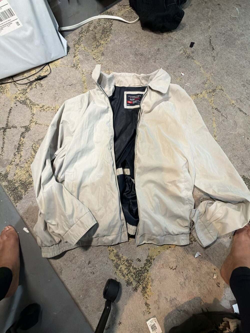 Roundtree & Yorke TravelSmart Water-Resistant Full-Zip Windbreaker Jacket